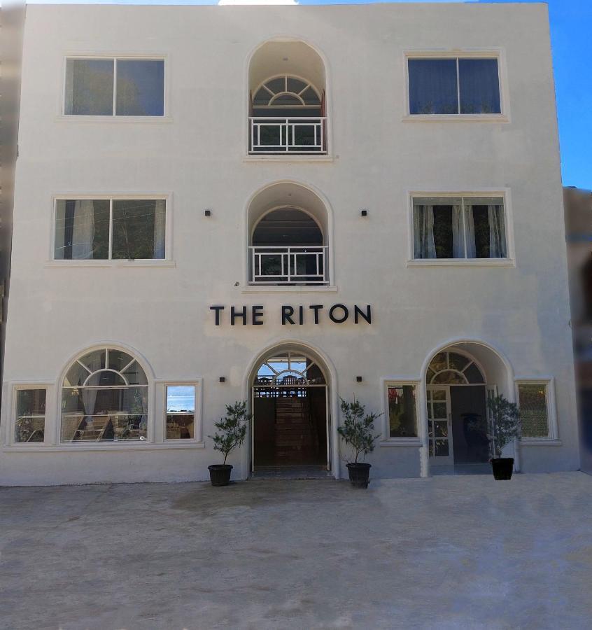 The Riton Hotel Tigaras Екстер'єр фото