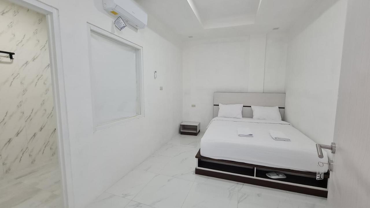 The Riton Hotel Tigaras Екстер'єр фото