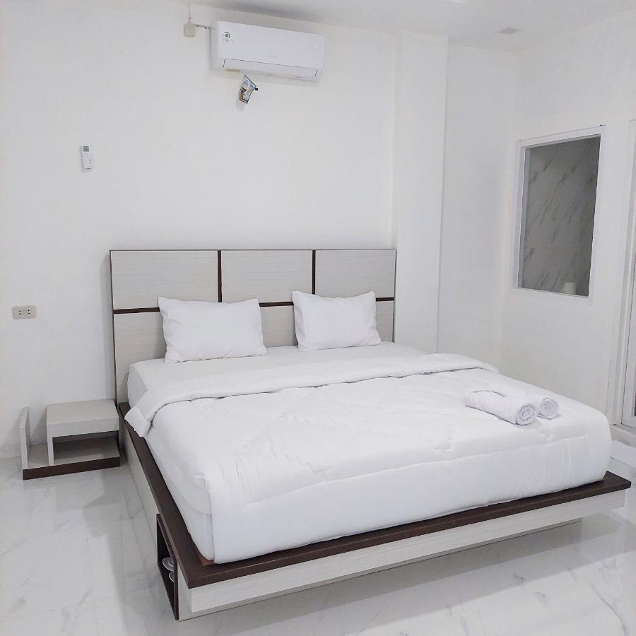 The Riton Hotel Tigaras Екстер'єр фото