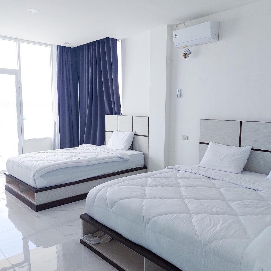 The Riton Hotel Tigaras Екстер'єр фото