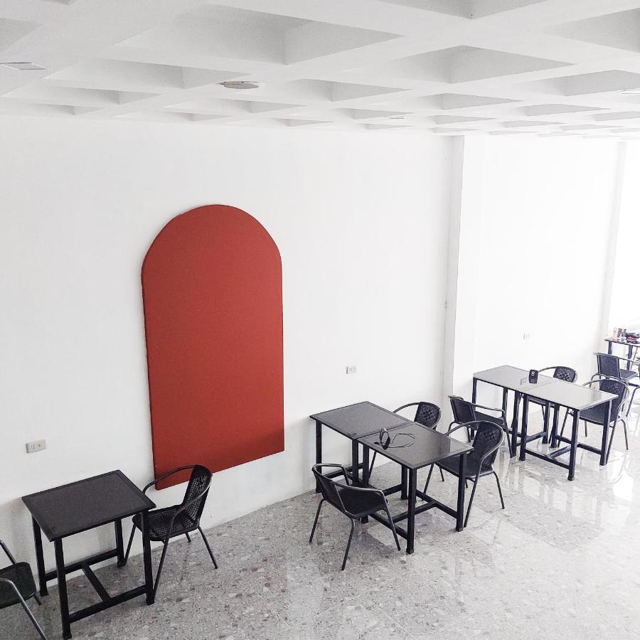 The Riton Hotel Tigaras Екстер'єр фото