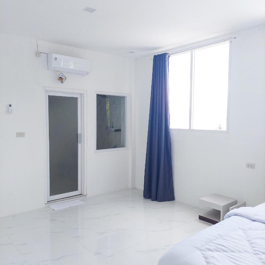 The Riton Hotel Tigaras Екстер'єр фото